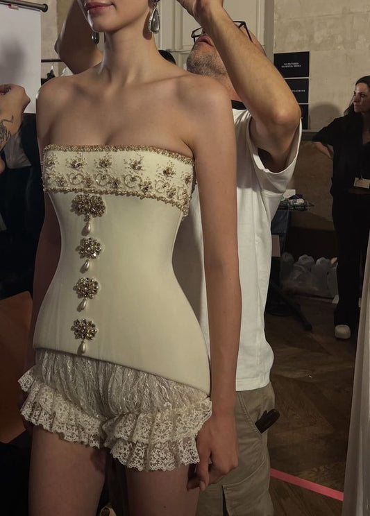 A roupa íntima contemporânea. - Uma história de Silhouetas!