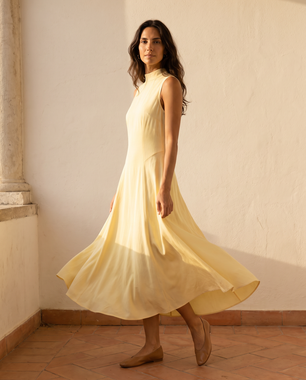 Vestido Fluído de Gola Alta | Coleção 2026