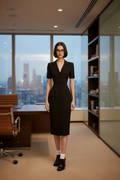 Vestido Preto — Escritório + Mules + Óculos